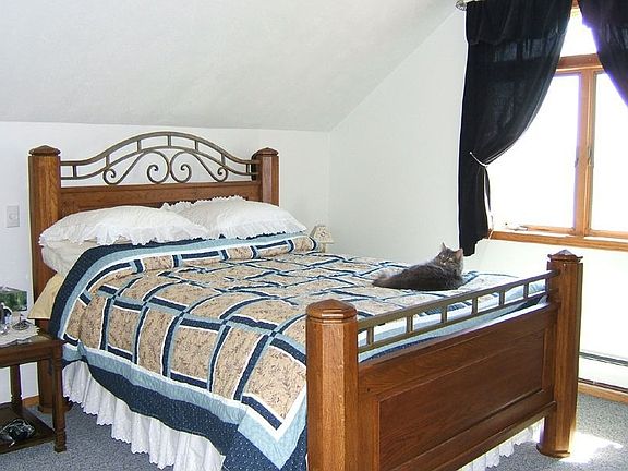 Master bedroom (upstairs)