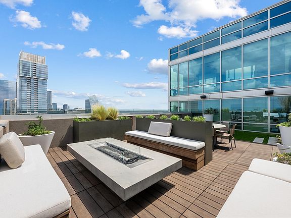 3rd image of 300 Bowie St #2