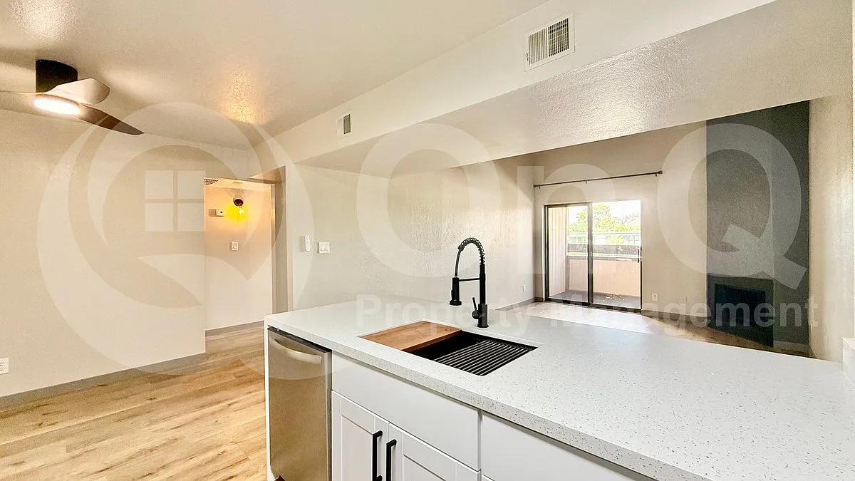 1 bed, 1.0 bath, 771 sqft, $1,249 — Photo 1