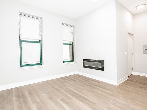 5th image of 805 N Wabash Ave APT 4W