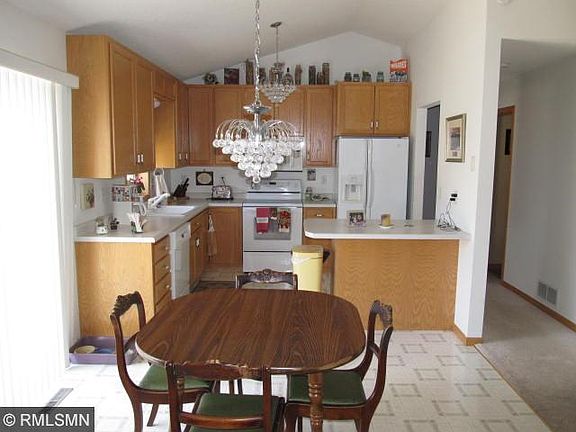 4th image of 204 Rosewood Ave N
