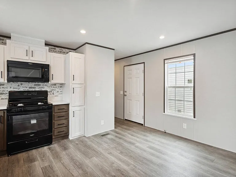 10 Benjamin Ln — Photo 6
