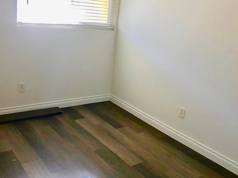 260 Lloyd St #7 — Photo 9