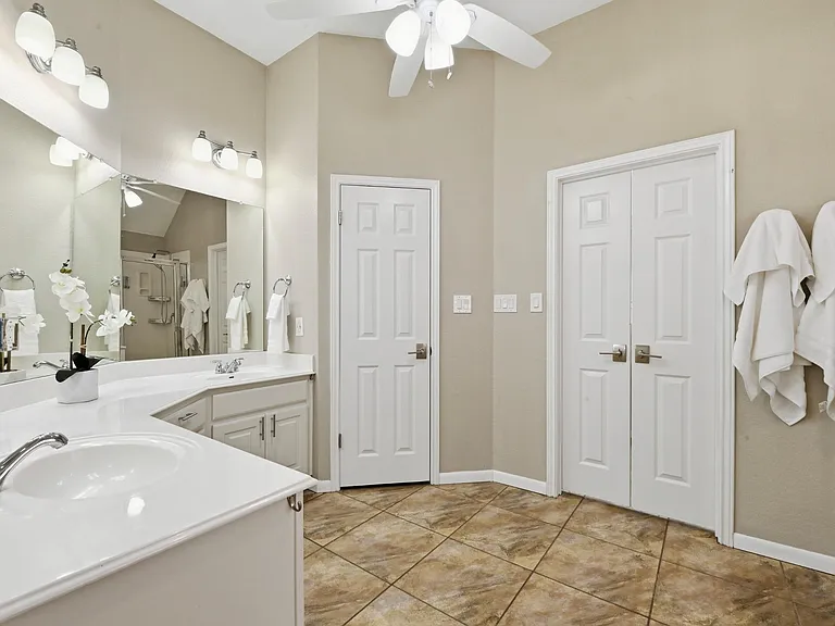 905 Hunters Creek Dr — Photo 18