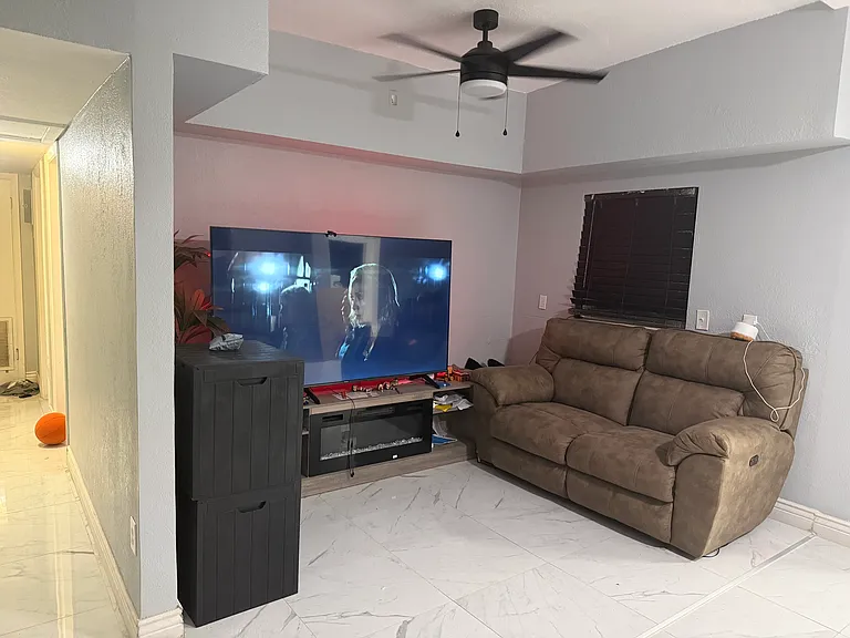 501 Manhattan Dr — Photo 2