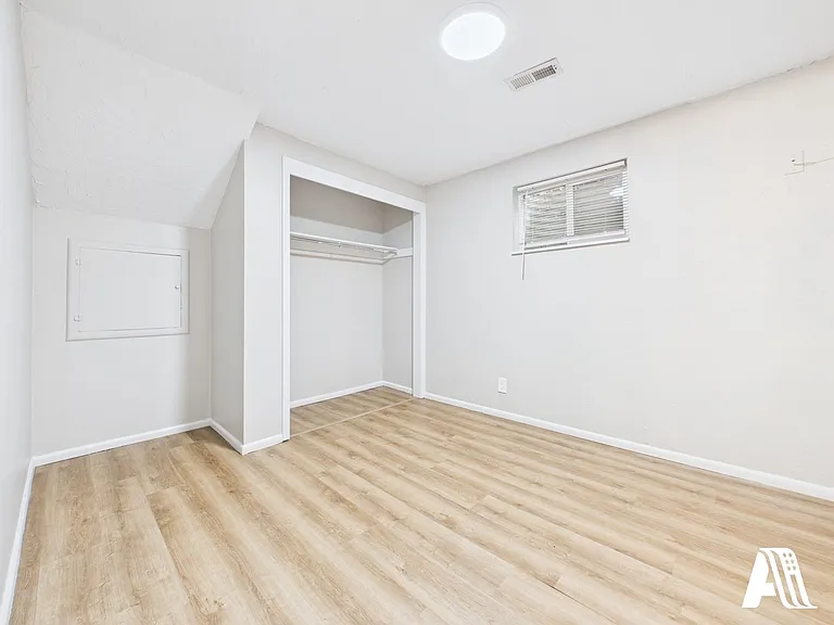 967 W Duplex — Photo 7