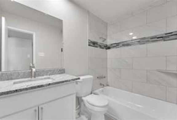 3rd image of 4621 Sprucewood Ln