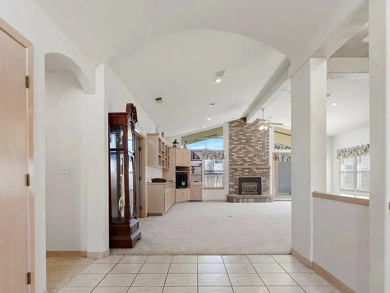 2702 E Goshen Ave — Photo 1