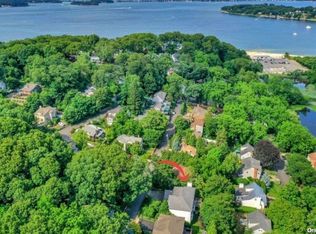 76 Bayview Dr, Huntington, NY