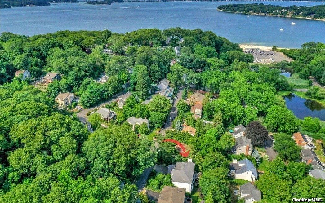 76 Bayview Drive photo 1