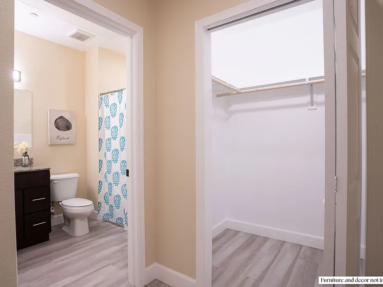 Pacific Heights Apartments — Photo 20