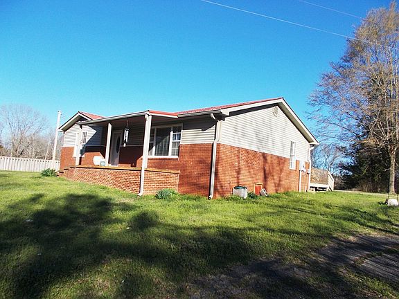 4th image of 450 Blackberry Rd