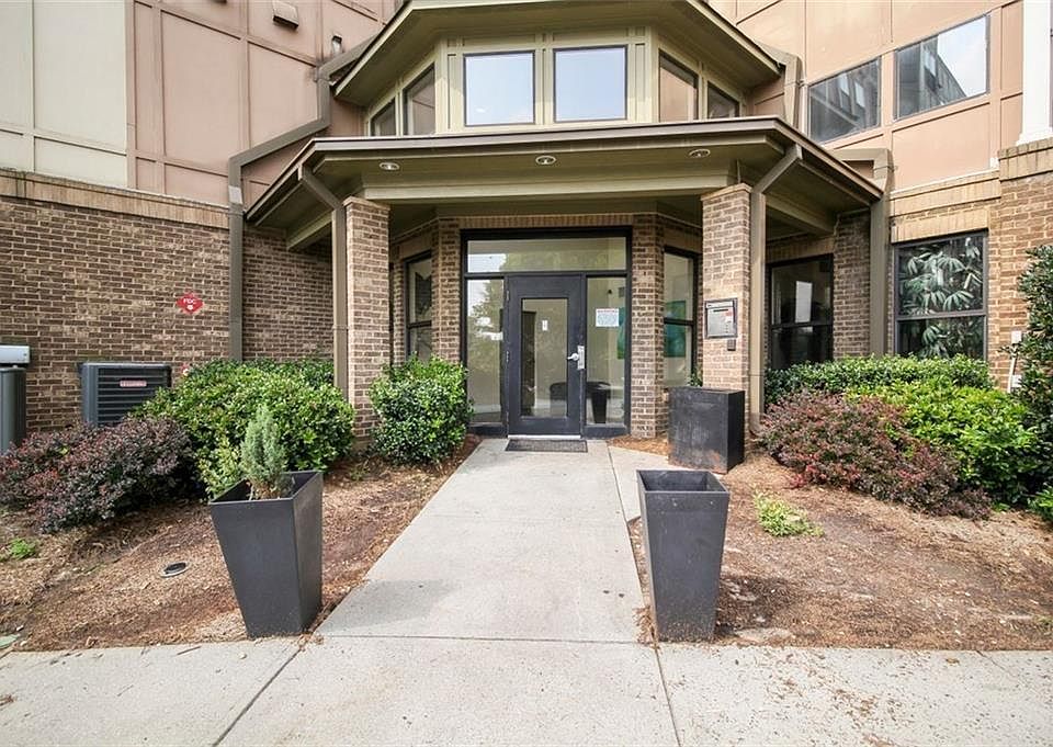 1st image of 898 Oak St SW Unit 1211