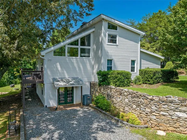 56 Star Dr, Leicester, NC 28748