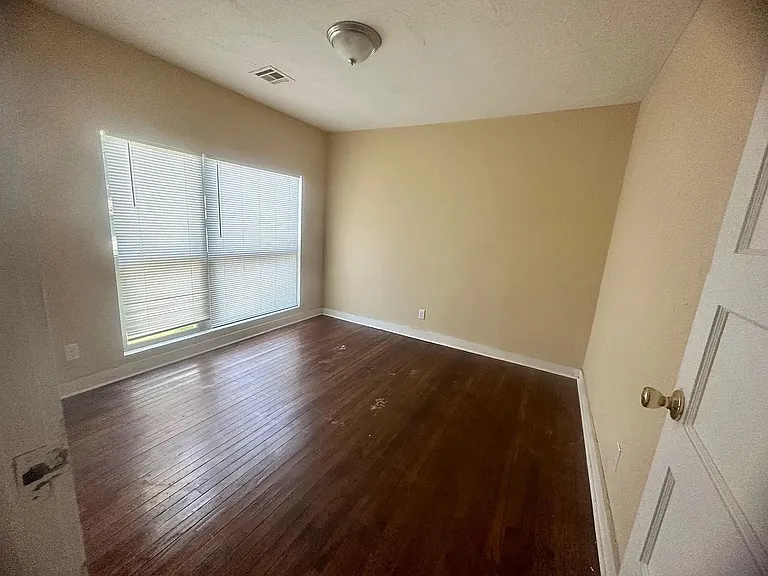 1228 S 12th St — Photo 11