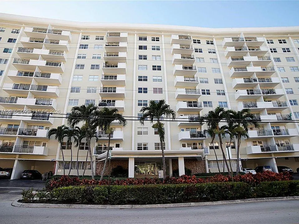 Building Photo - 401 Golden Isles Dr #314