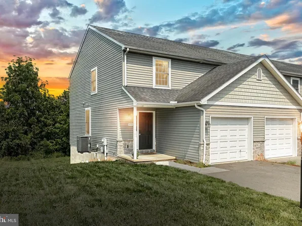 555 Kentwell Dr, York, PA 17406
