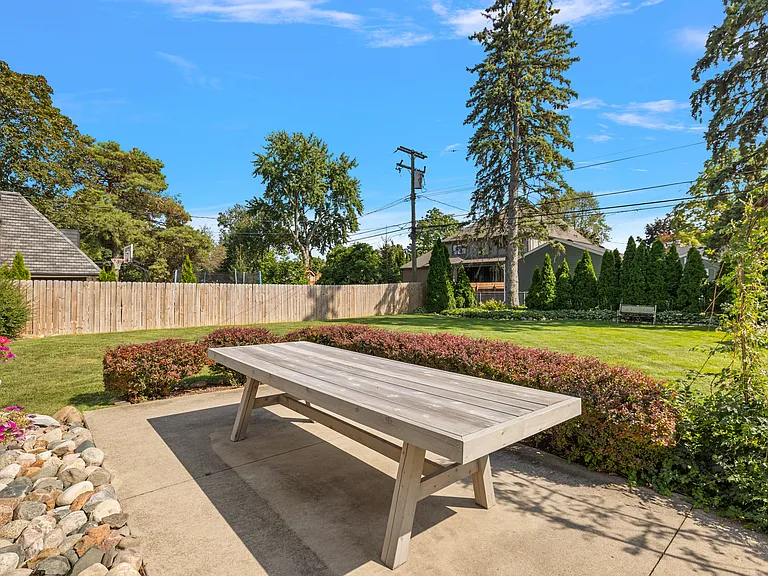 2546 Dorchester Rd — Photo 40