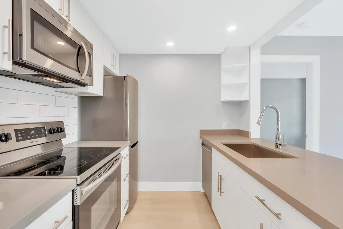 2 bed, 721 sqft, $3,200 — Photo 3