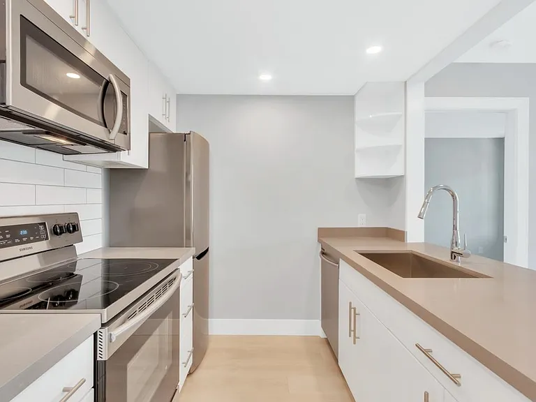 438 Seymour St #2503 — Photo 3