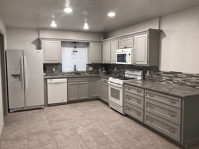 Beautiful brand new kitchen
