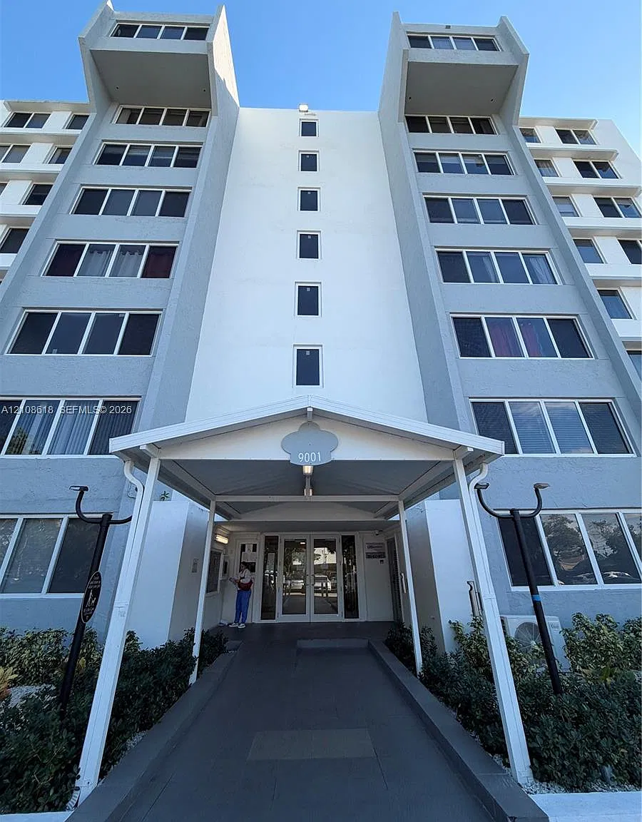 Dadeland Place Condo — Photo 1