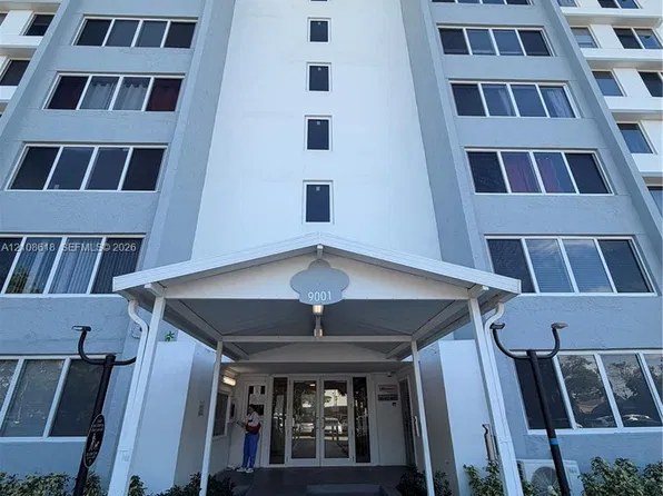 9001 SW 77th Ave APT C605, Miami, FL 33156