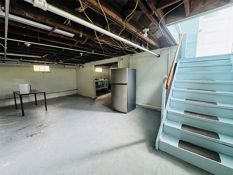 151-153 Iris Dr — Photo 22