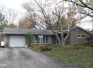 1810 Belmont Dr, Grinnell, IA 50112