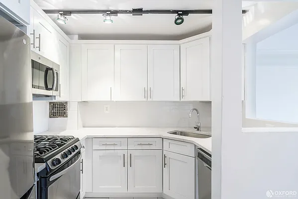 Rented by Oxford Property Group | media 13