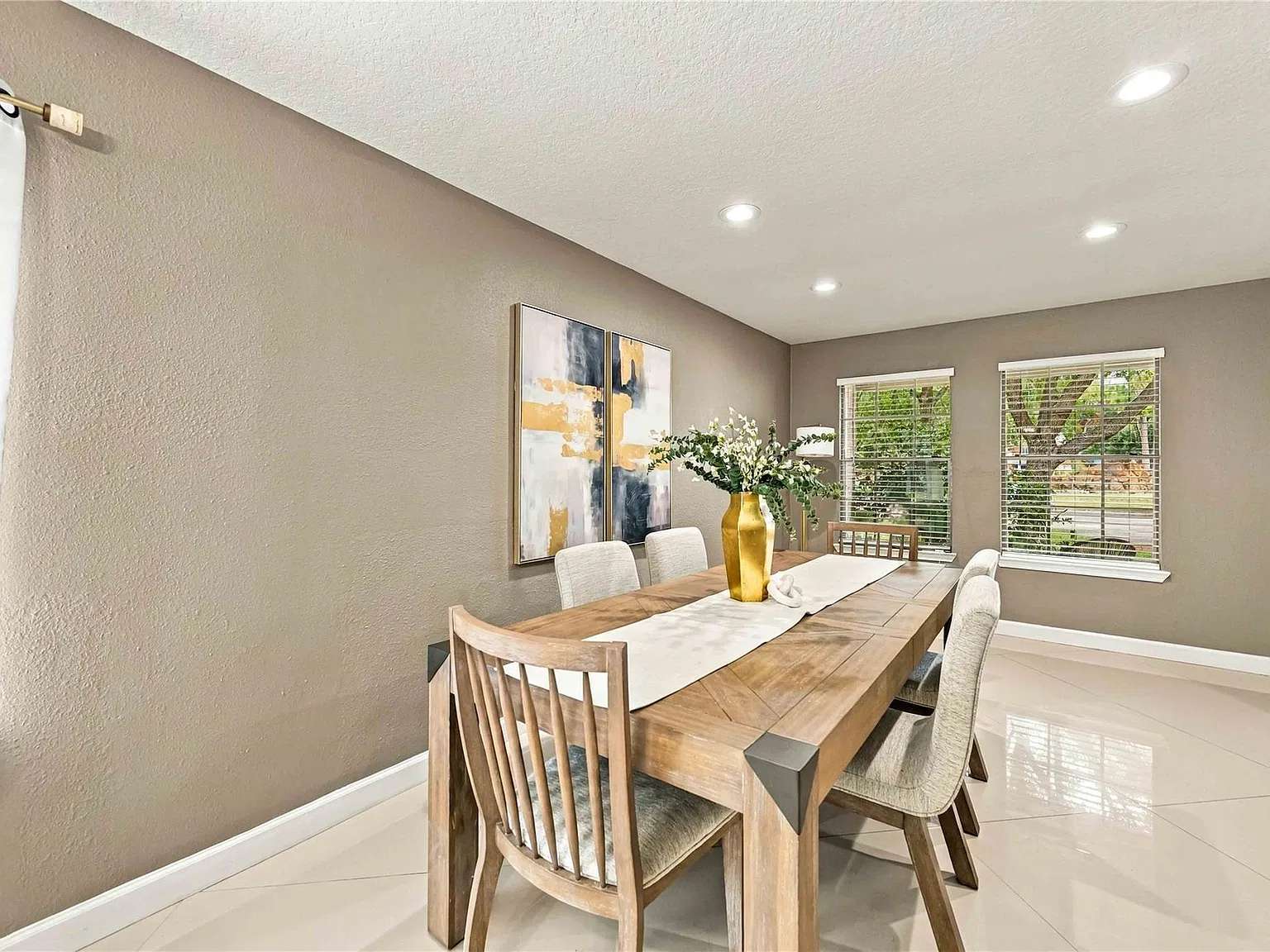 4 bed, 2.5 bath, 2477 sqft, $2,750 — Photo 2