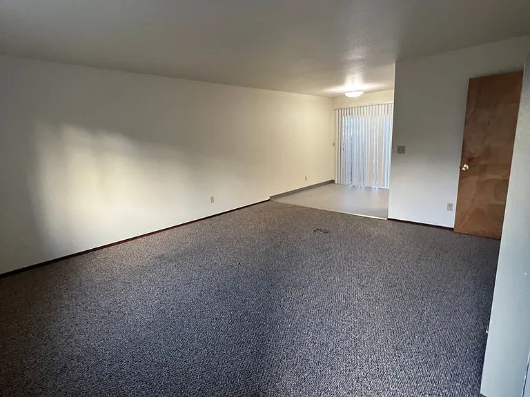 585 Ridge Rd — Photo 2