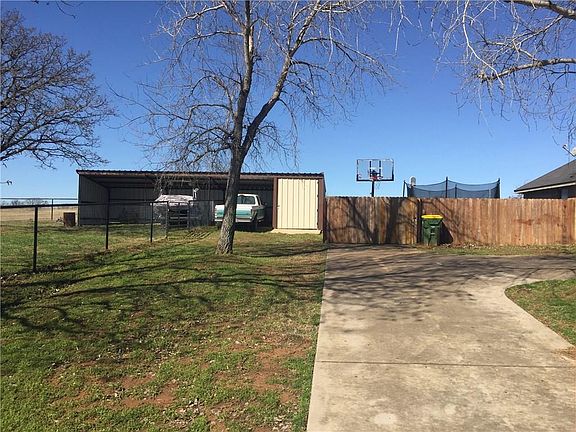 3rd image of 108 Nicole Ln