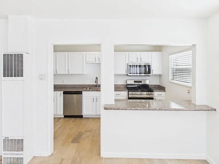 330 W I St — Photo 63