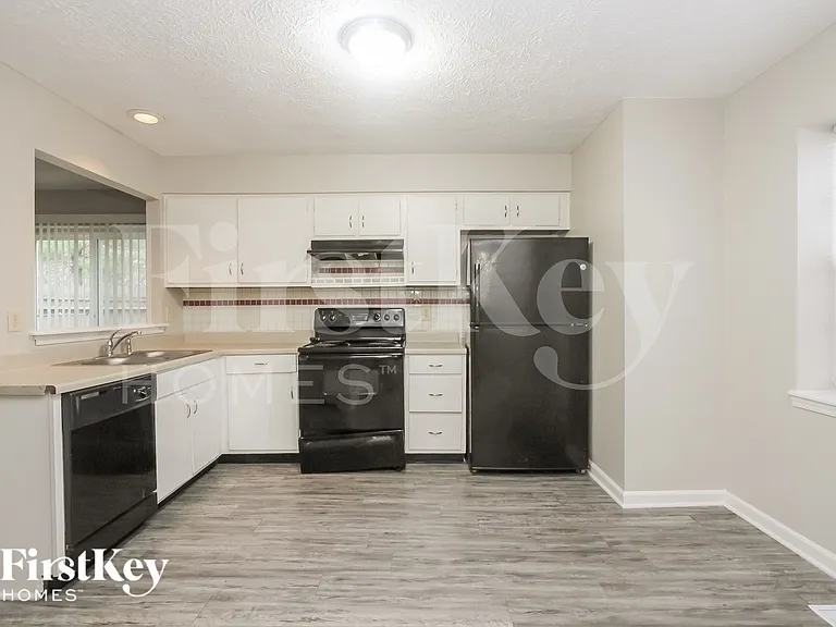 4496 Braemar Dr — Photo 6