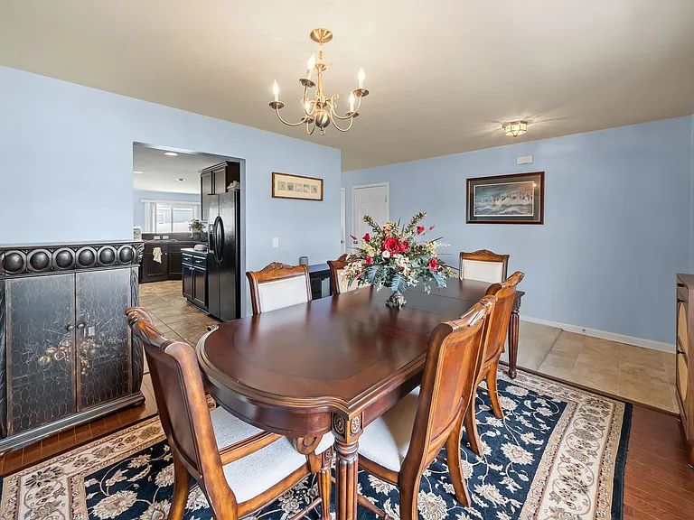 415 Valdez Ct — Photo 8
