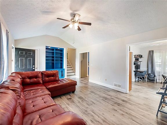 4th image of 443 Rhett Dr