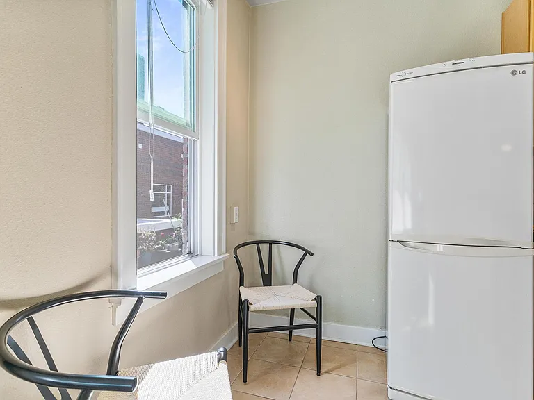 905 NE 43rd St #111 — Photo 13