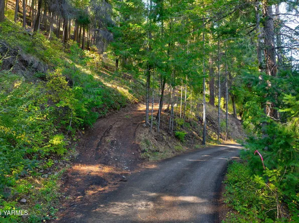 Nka Pine Cliffs Dr, Naches, WA 98937