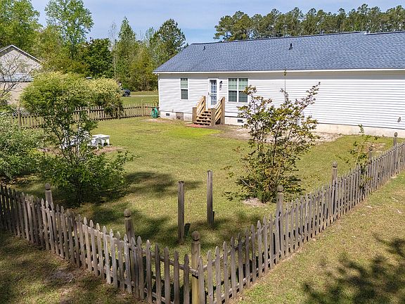 3rd image of 452 Woodland Drive