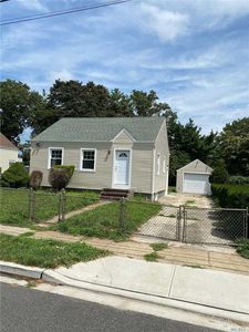 305 Maplegrove Ave, Uniondale, NY, 11553