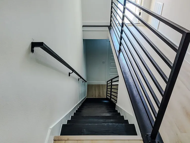823 N Loop #A — Photo 29