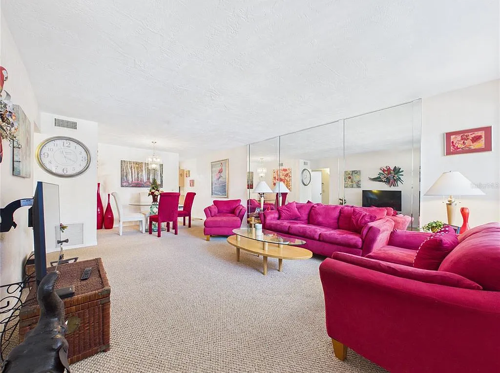 2 bed, 1.0 bath, 1100 sqft, $1,300 — Photo 3