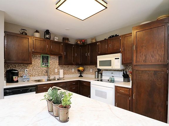 5th image of 504 Grama Dr