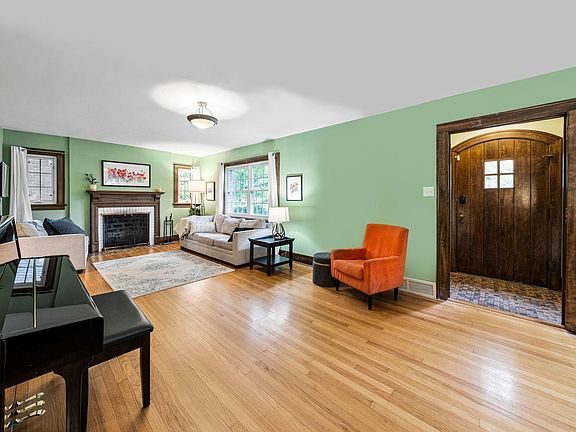 4th image of 1218 Woodward Ave