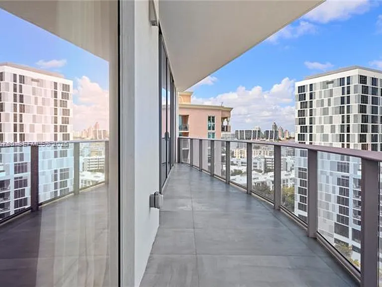 17550 Collins Ave #CU-1205 — Photo 28