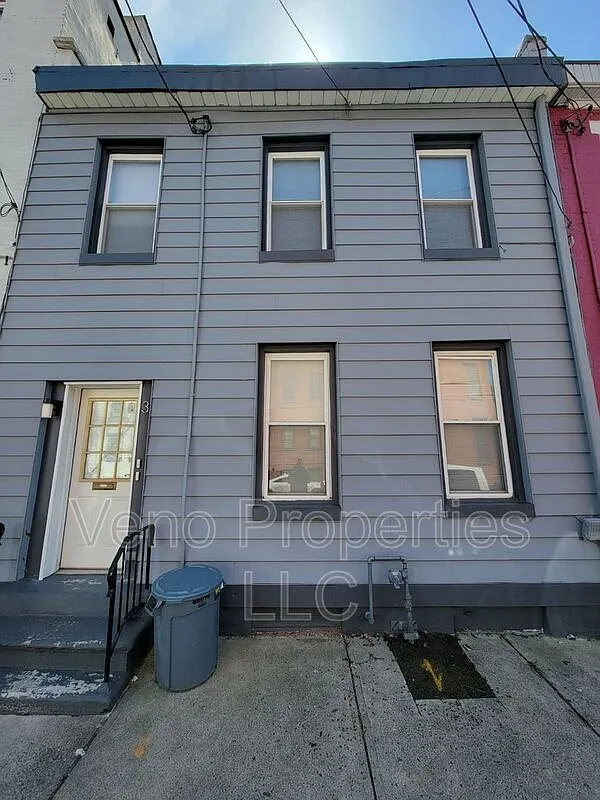 1 bed, 1.0 bath, 750 sqft, $1,200 — Photo 1