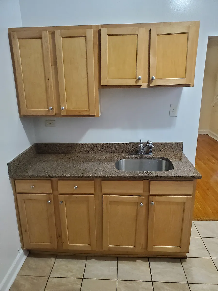 Building Photo - 1523 W Lunt Ave #1A