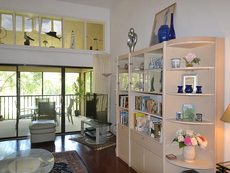 112 Lindsay Ln — Photo 13