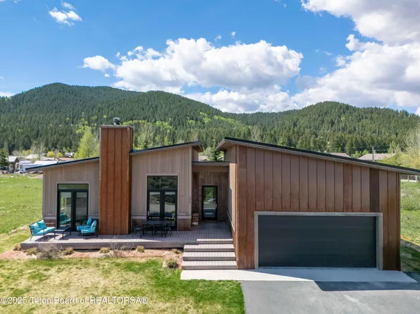 356 Wooden Spur Dr, Alpine, WY 83128
